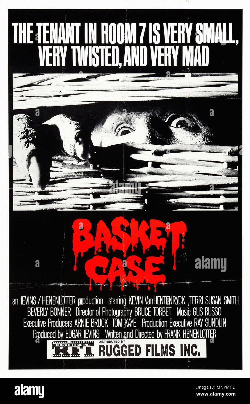 Basket Case - 1982 - Vintage poster del filmato Foto stock - Alamy