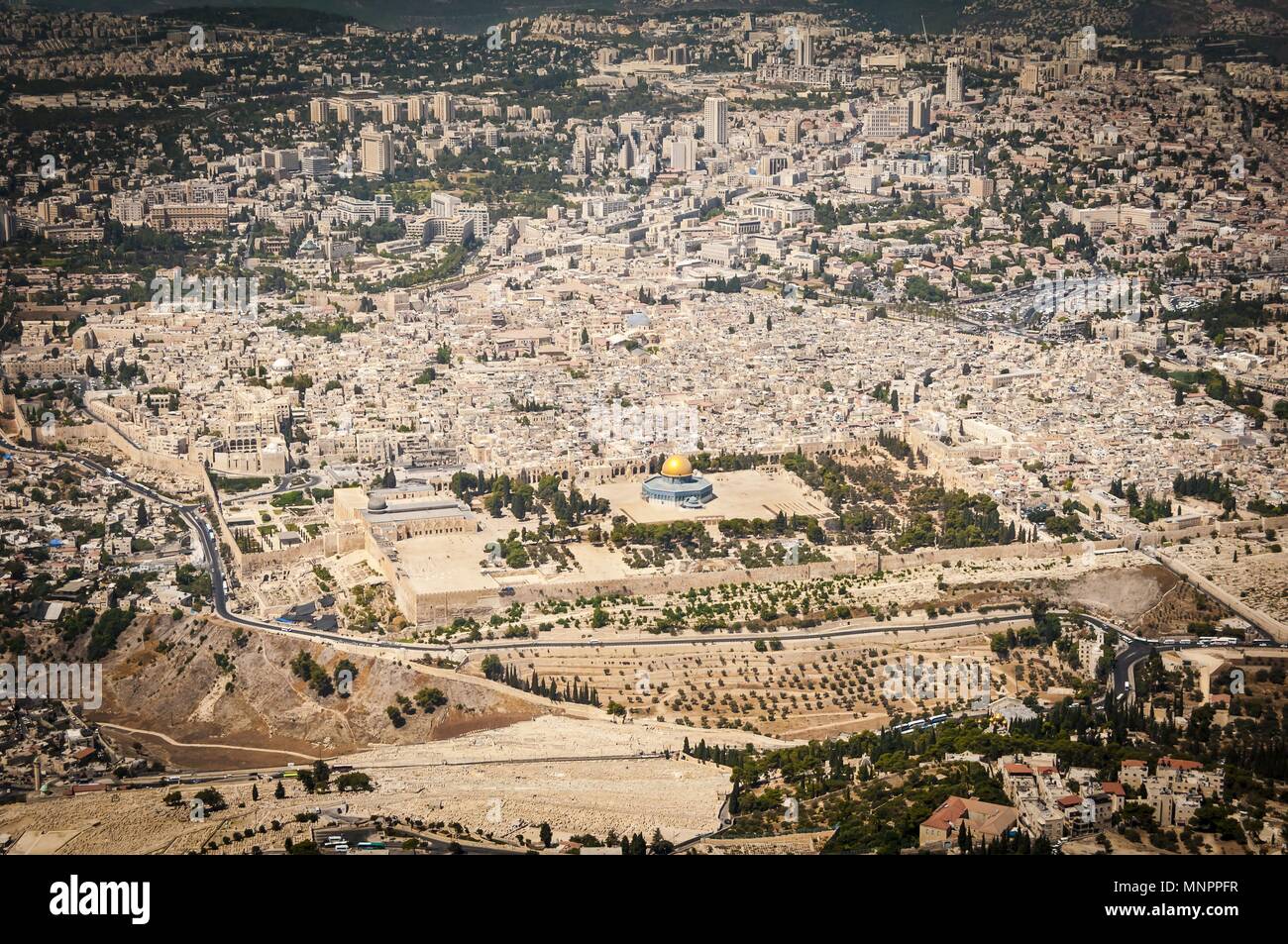 Gerusalemme, Israele. 5 Settembre 2012: Cupola della Roccia ("Qubat come-Sakhra') e la moschea Al Aqsa presso il Monte del Tempio di Gerusalemme la città vecchia vista aerea Foto Stock