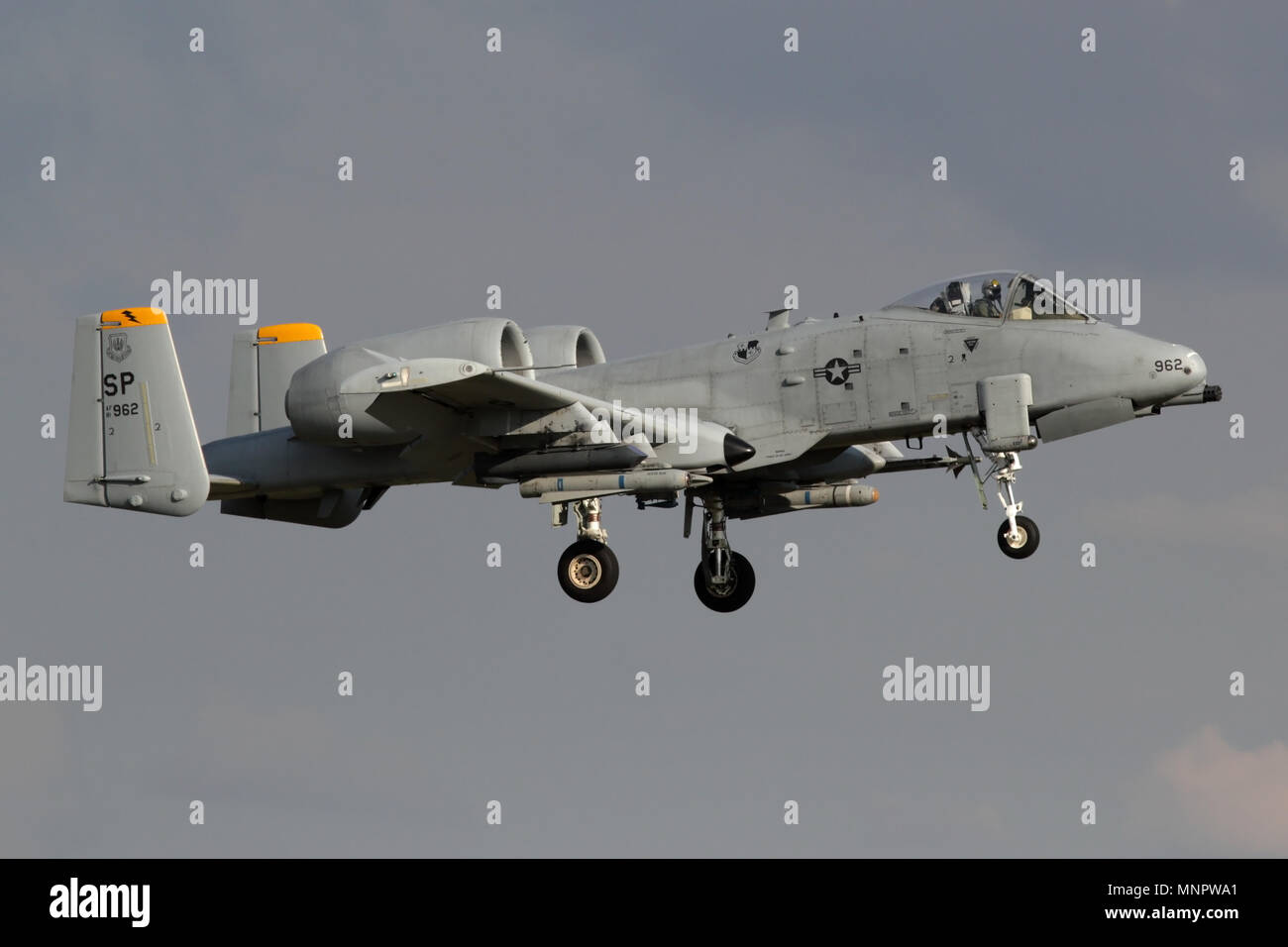 Fairchild A-10C Thunderbolt II dalla 81st Fighter Squadron a Spangdahlem in atterraggio a RAF Lakenheath durante una staccata esercitazione. Foto Stock