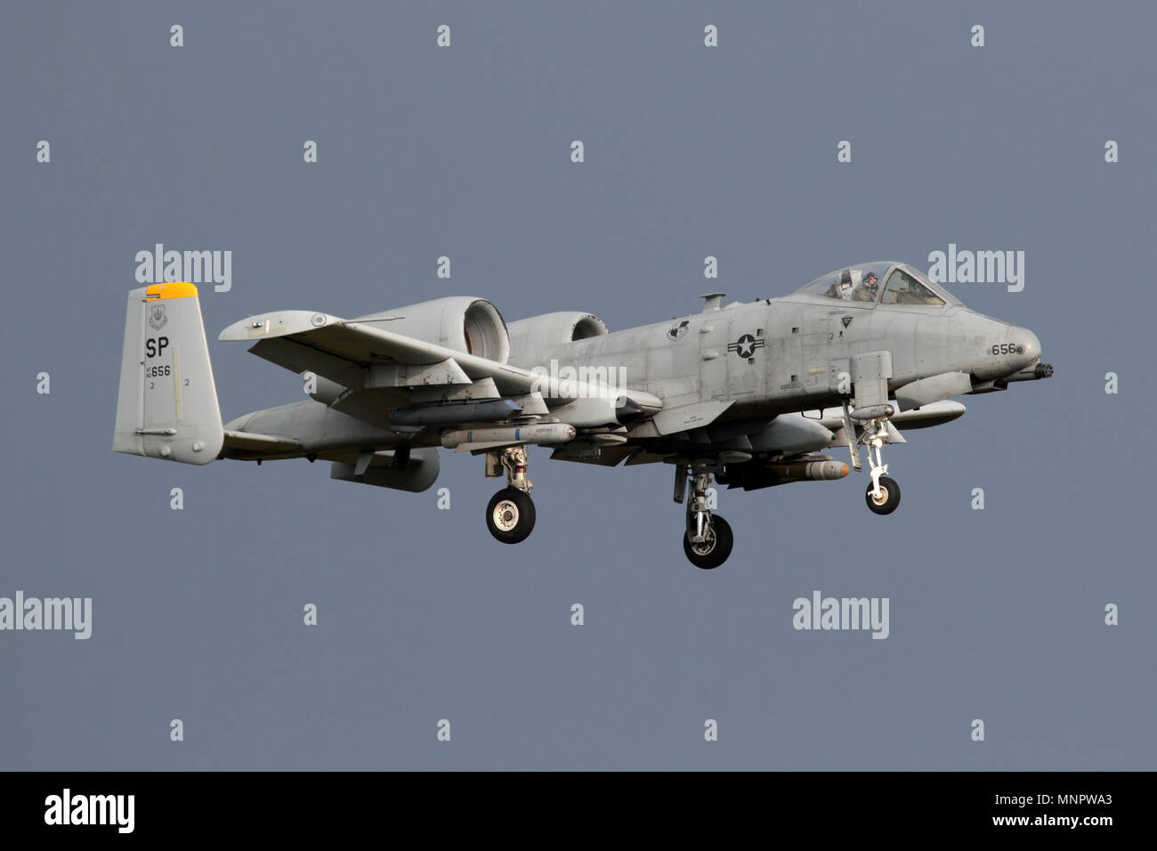 Fairchild A-10C Thunderbolt II dalla 81st Fighter Squadron a Spangdahlem in atterraggio a RAF Lakenheath durante una staccata esercitazione. Foto Stock