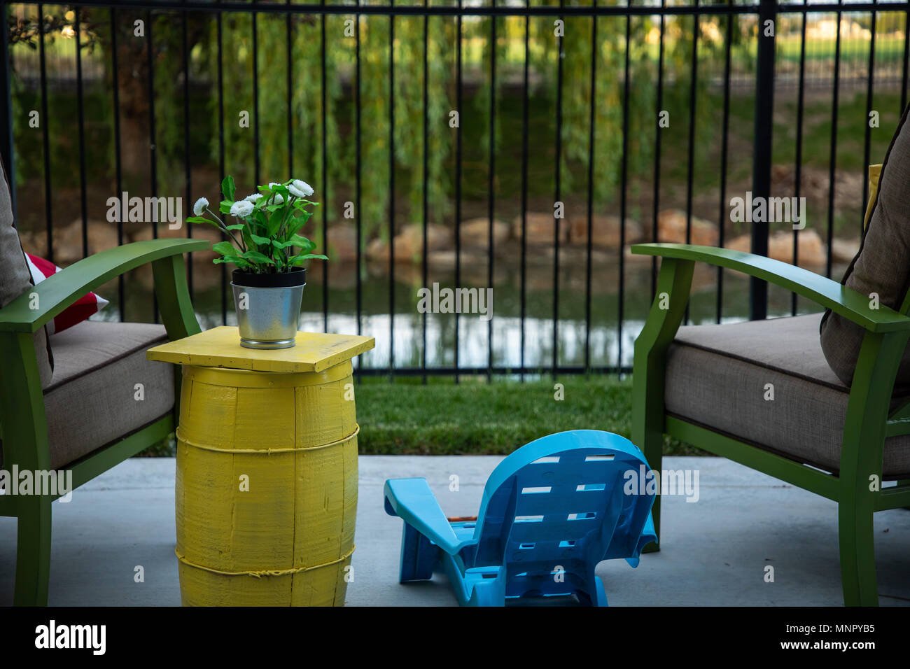 Dove ci si siede come una famiglia dopo cena Foto Stock