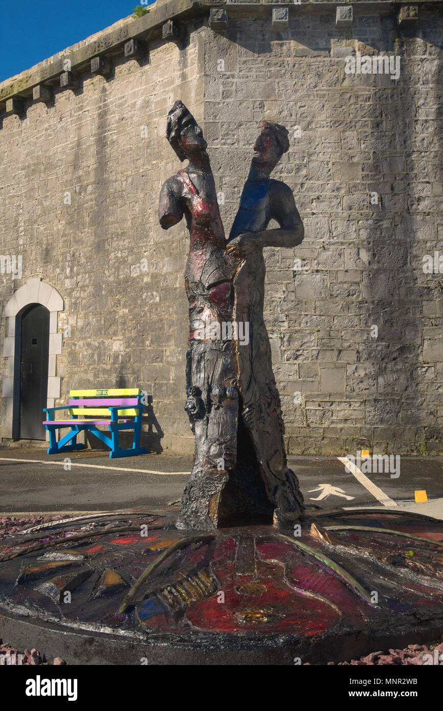 La divisa self statua al di fuori del carcere di Limerick Foto Stock