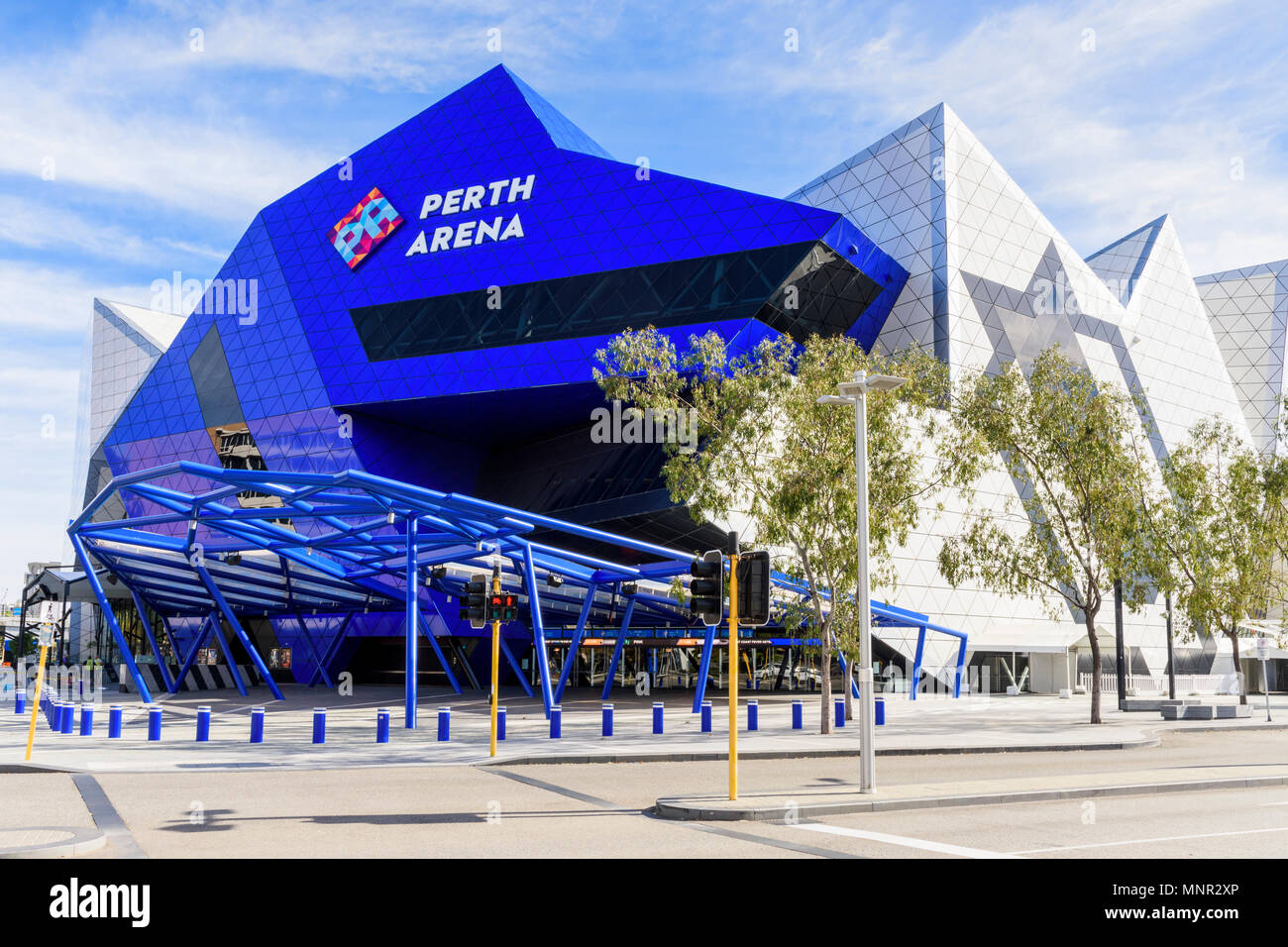 Facciata di Perth Arena, il design è influenzato dall'eternità puzzle, Wellington St, Perth, Australia occidentale, Australia Foto Stock