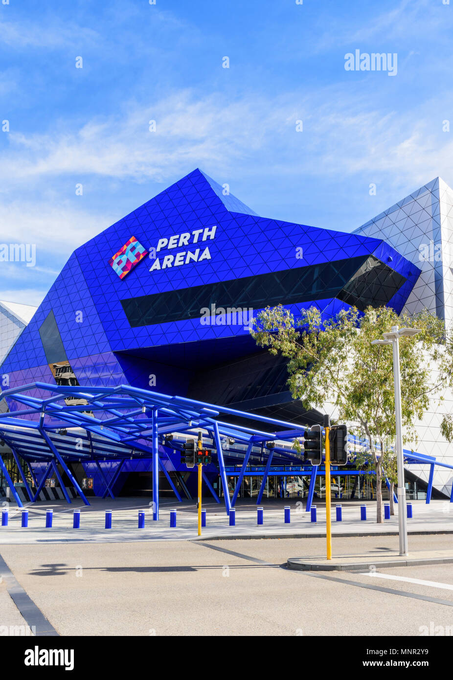 Facciata di Perth Arena, il design è influenzato dall'eternità puzzle, Wellington St, Perth, Australia occidentale, Australia Foto Stock