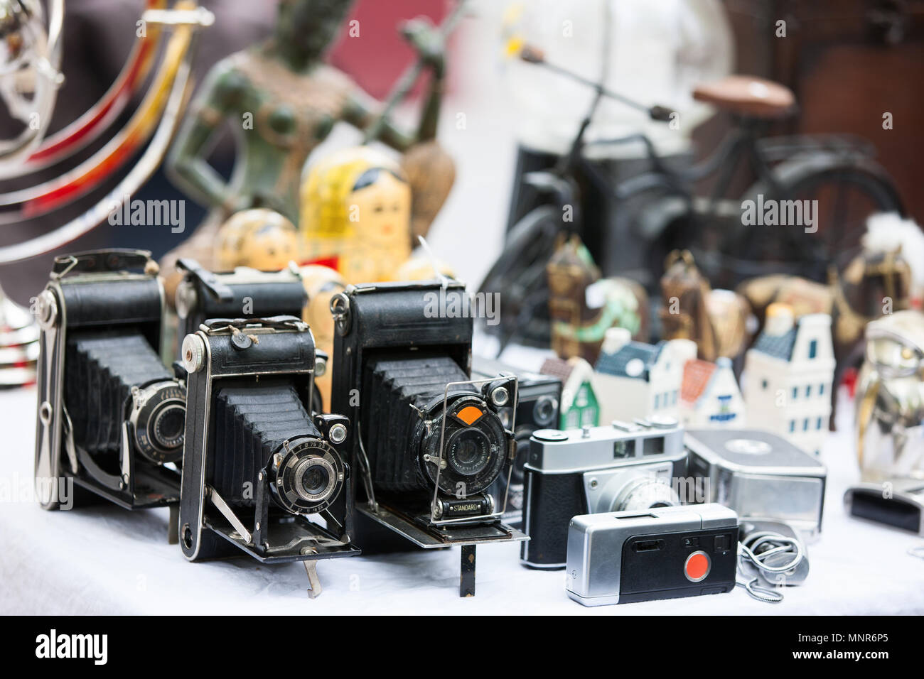 Chiudere i dettagli del mercato delle pulci di stallo in Bruges, Belgio Foto Stock