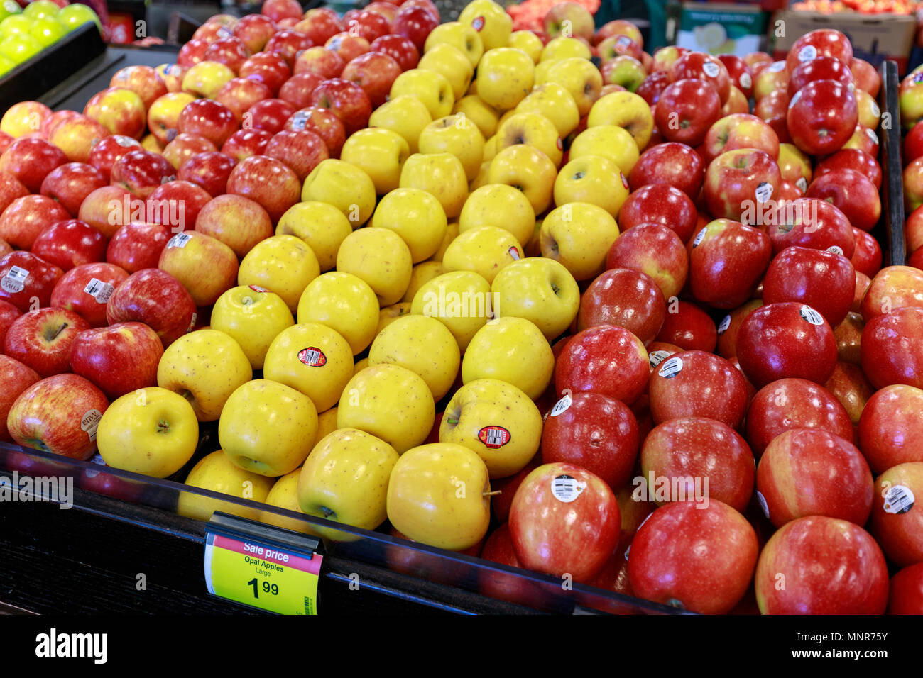 Portland, Oregon - 14 Maggio 2018 : la frutta e la verdura sul display in Fred Meyer, Inc., è una catena di ipermercati di supermercati in Portland Foto Stock