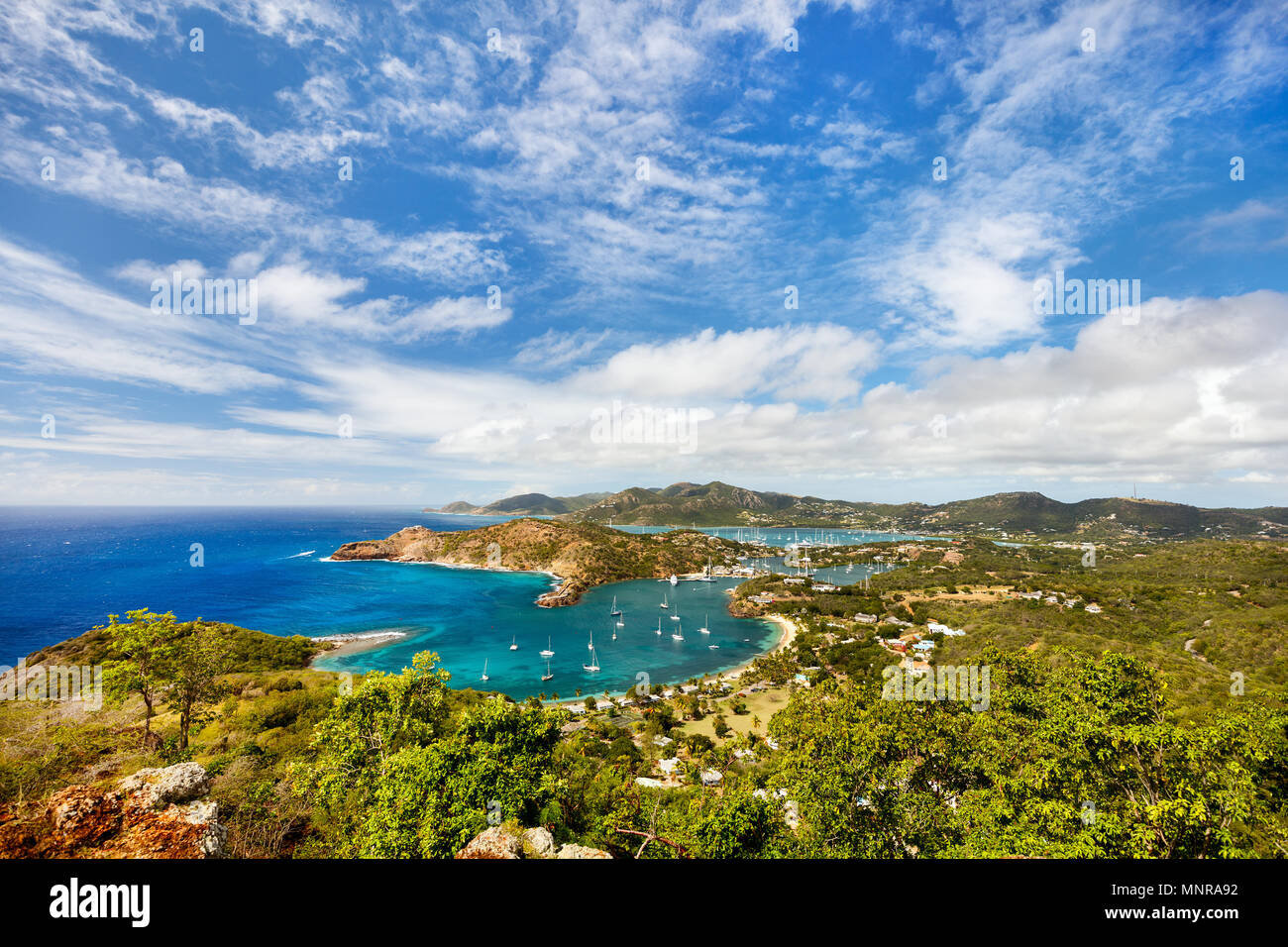 Vista del porto di Inglese in Antigua da Shirley Heights Foto Stock
