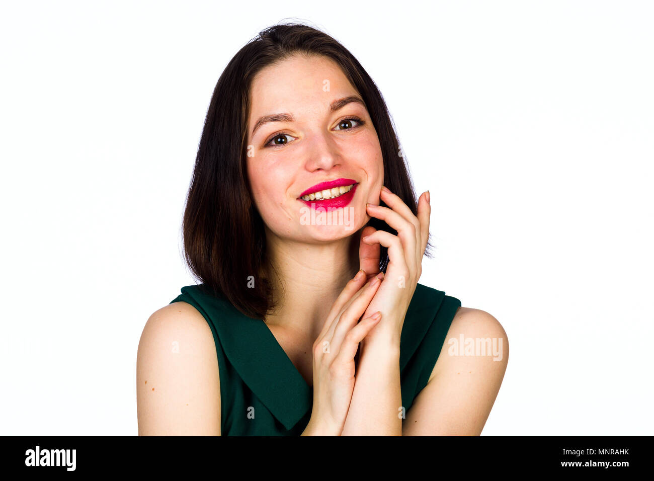 Emotional giovane ragazza su uno sfondo bianco, studio di illuminazione Foto Stock