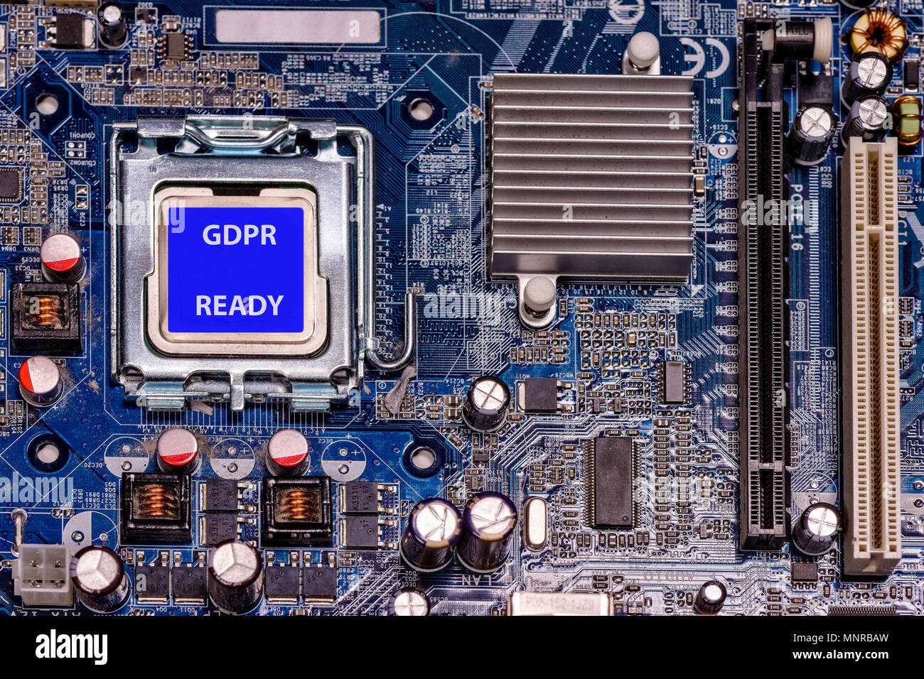 Close-up CPU con etichetta PILR pronto sul computer della scheda madre Foto Stock