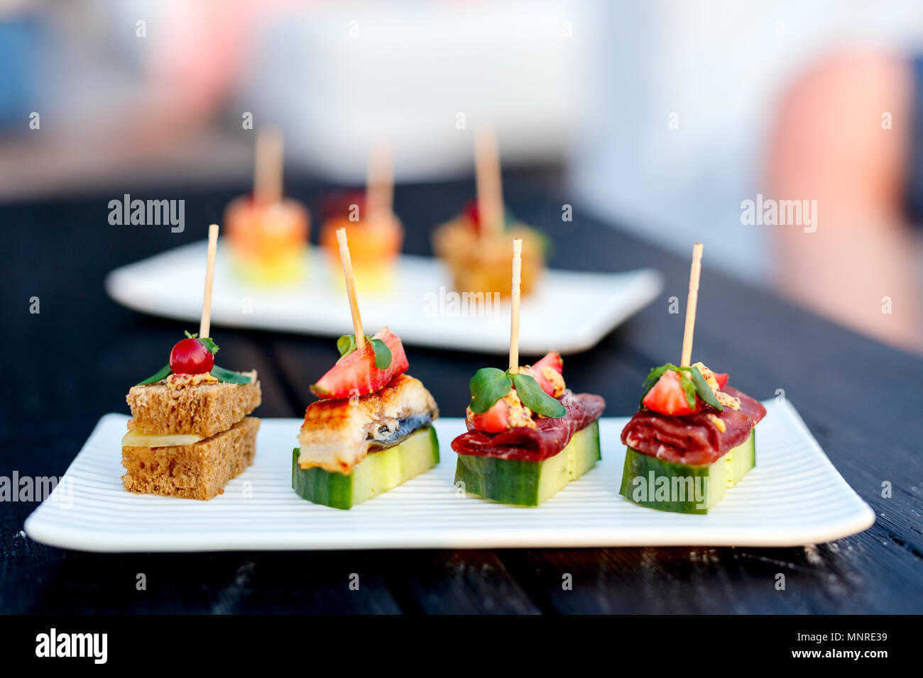 Varietà di spuntini e stuzzichini deliziosi piatti Foto Stock