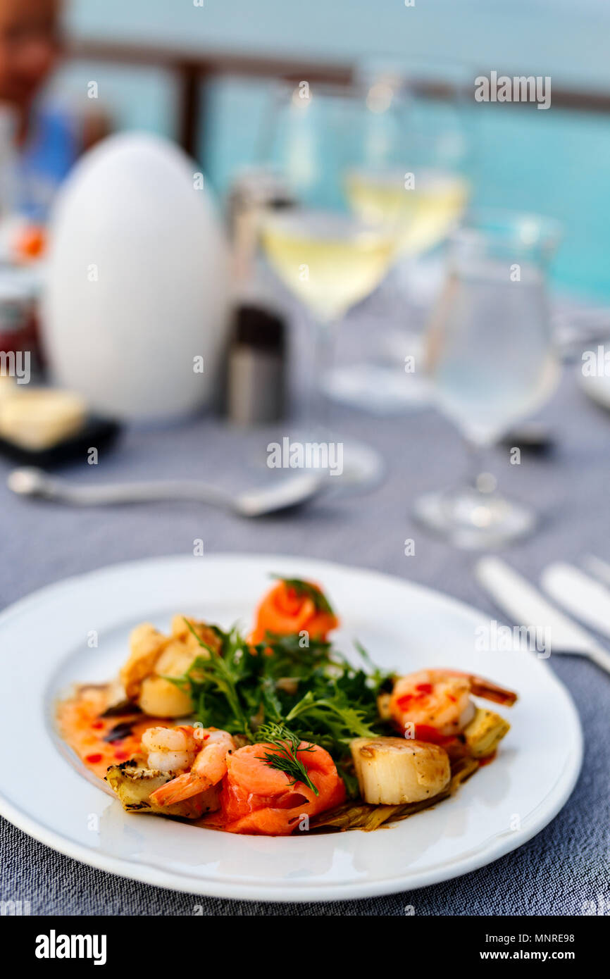 Delizioso pesce capesante e serviti per pranzo o cena Foto Stock