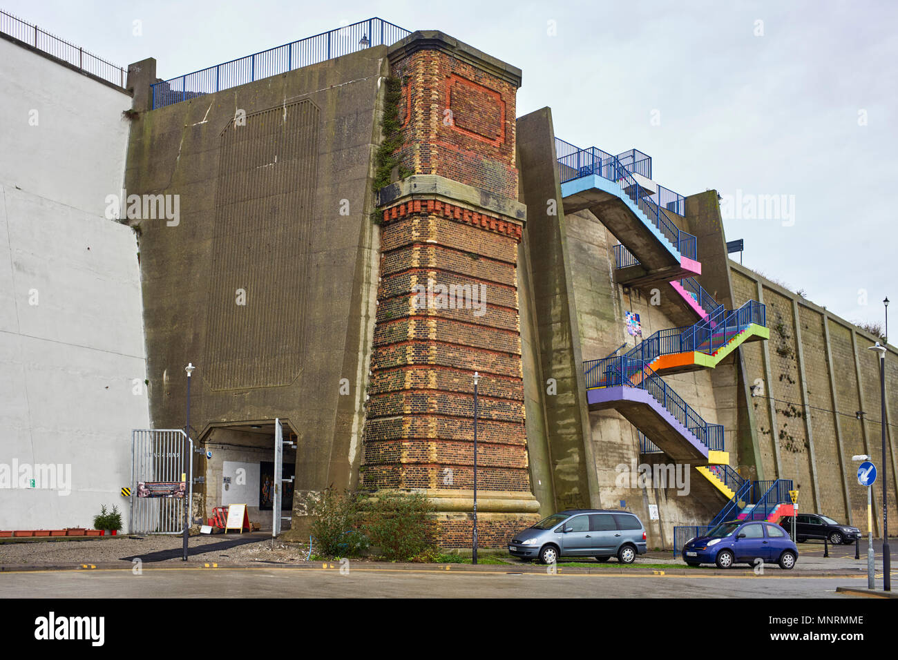 L'ingresso alla guerra segreta Air Raid Shelters a Ramsgate Foto Stock