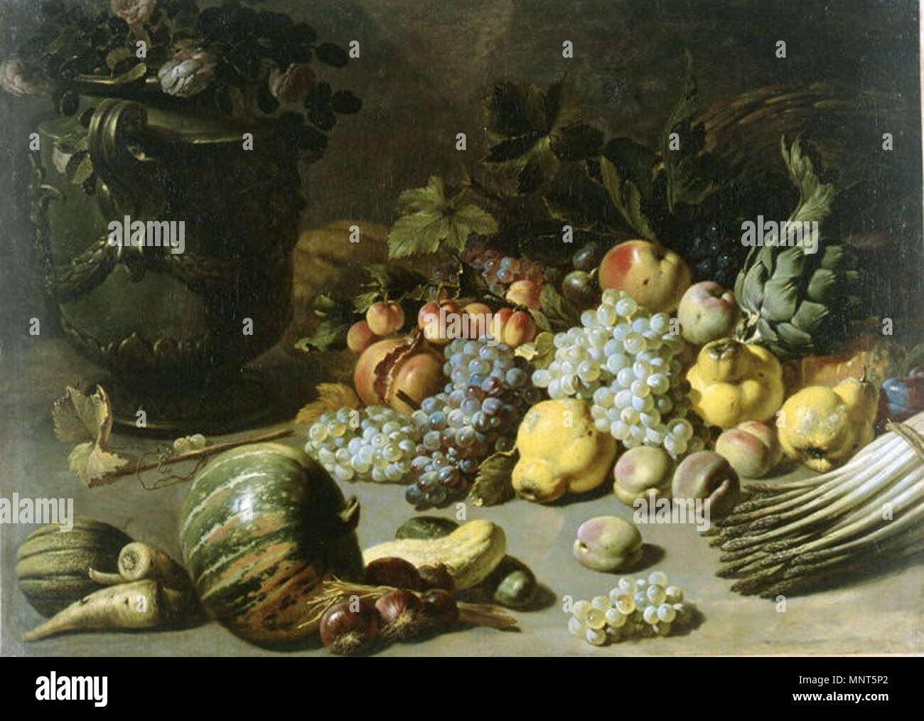 978 Peter van Boucle - ancora una vita con frutta e verdura proveniente da un cestello rovesciato e fiori in un vaso Foto Stock