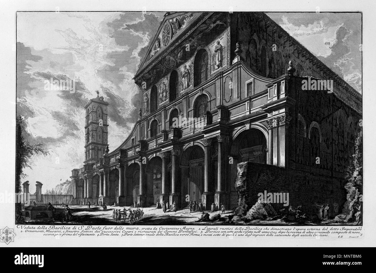 Inglese: basilica di San Paolo fuori le Mura Italiano: Veduta della Basilica di San Paolo fuor delle mura, eretta da Costantino Magno. 1. Laterali rustici della Basilica che dimostrano l' opera esterna del detto Imperadore. 2. Ornamenti, Musaici, e finestre, fattivi dai successivi Cesari e ristaurati da' Sommi Pontefici. 3. Portico con sette archi rifatto nell' anno 1725. dopo la rovina di altro consimile composto di nove, occorsa poco prima del rifacimento. 4. La Porta Santa. 5. Parte settentrionale della Basilica verso Roma, e monti sotto de' quali è uno degl' ingressi delle catacombe degli Foto Stock