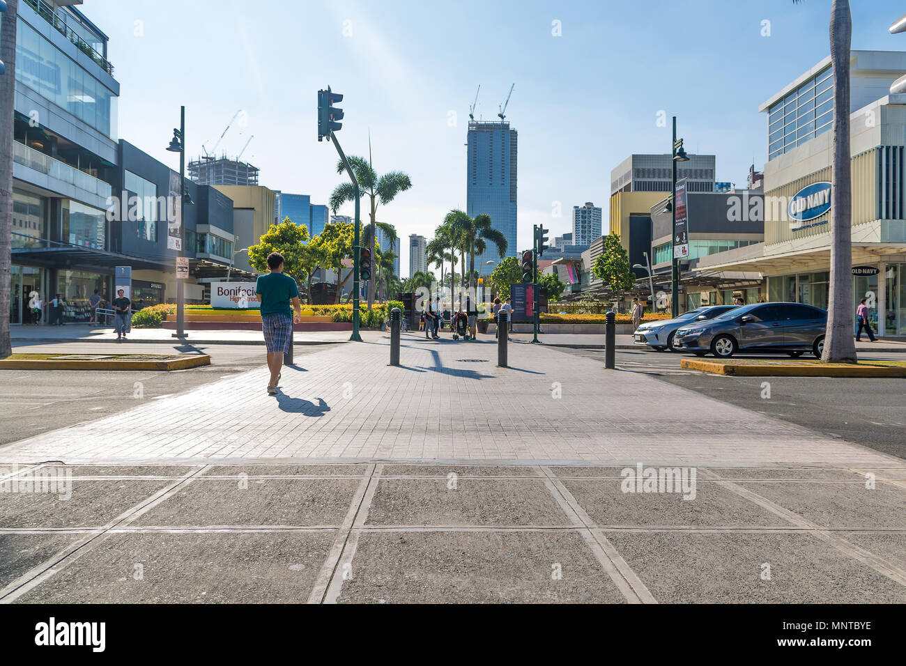 Bonifacio città globale, Taguig City, 2 Aprile 2015: attraversamento pedonale a Bonifacio città globale in Taguig Foto Stock