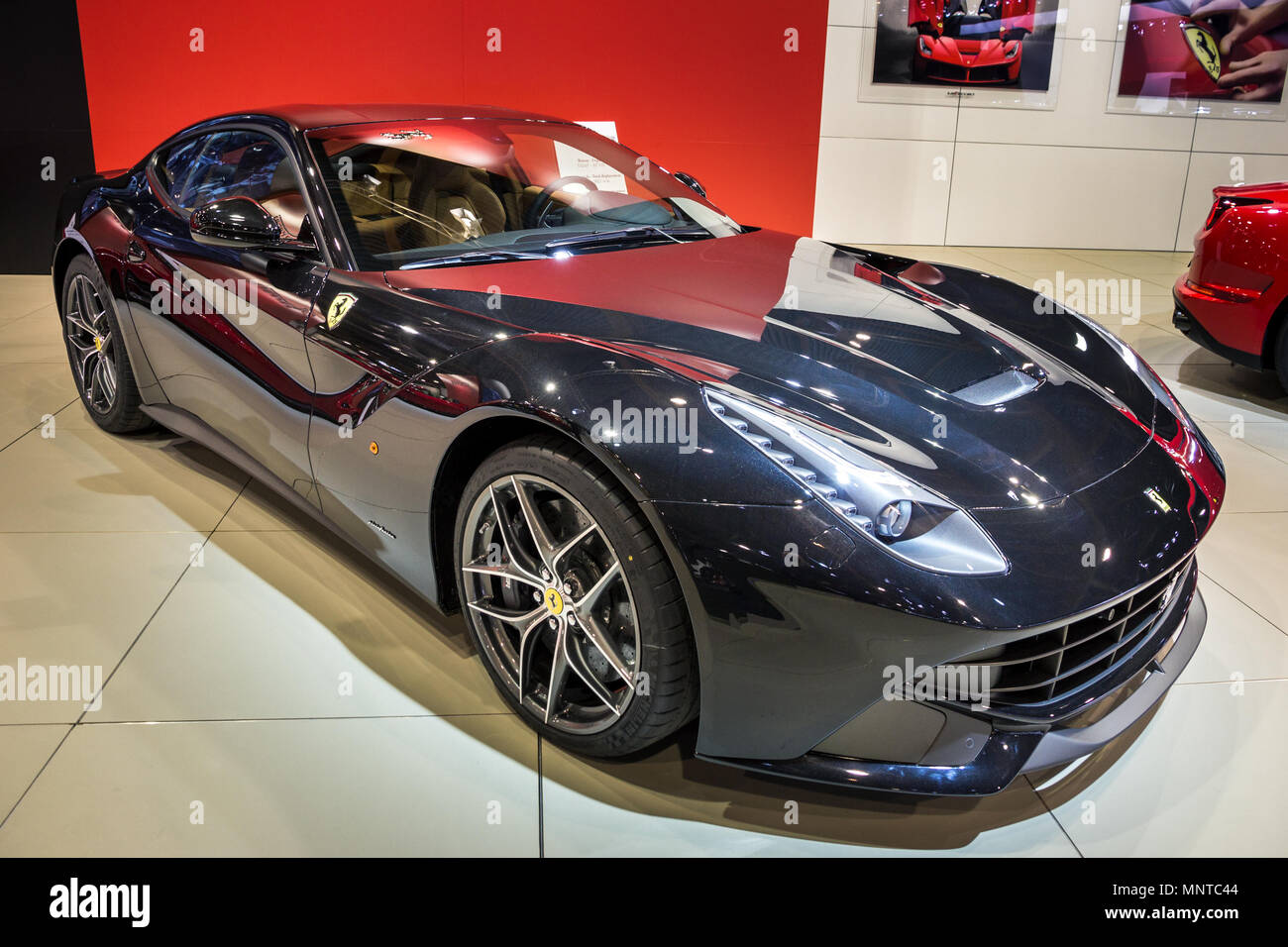 Bruxelles - Jan 12, 2016: Ferrari F12 la berlinetta auto sportiva presentati presso il Bruxelles Motor Show. Foto Stock