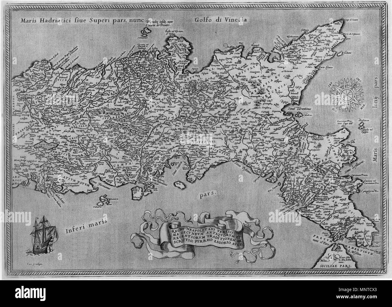 . Inglese: Mappa geografica del Regno di Napoli da Pirro Ligorio nel 1557, ripubblicato da Abramo Oertel nel 1570 Italiano: Carta geografica del regno di Napoli redatta da Pirro Ligorio nel 1557, ripubblicata da Abramo Oertel nel 1570. 1570. Pirro Ligorio, Abramo Oertel 1004 Pirro Ligorio - Regni Neapolitani verissima - 1570 Foto Stock