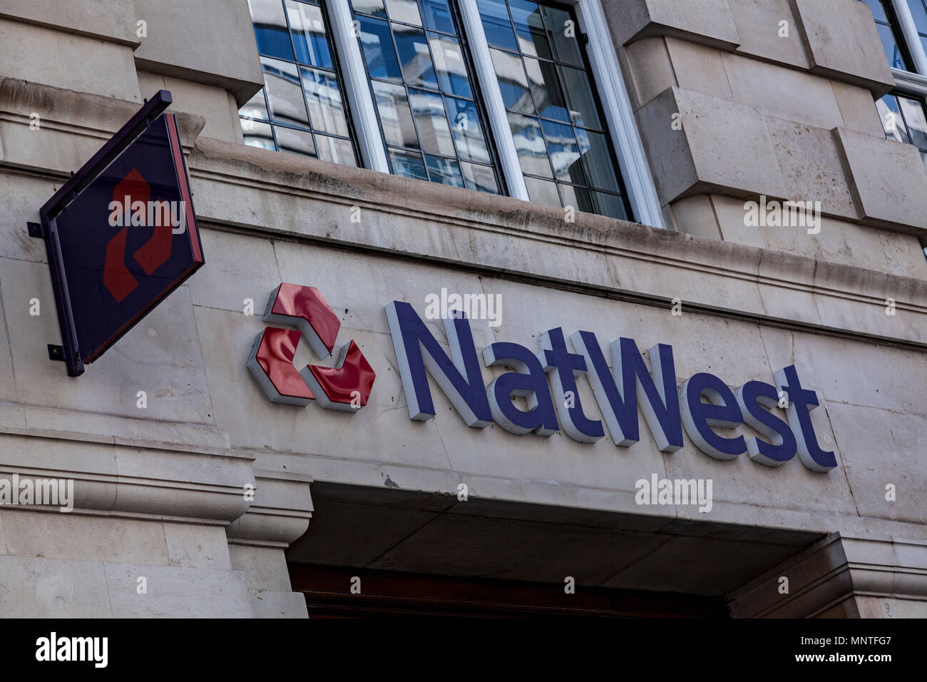 Natwest Bank su Sloane Square a Chelsea, Londra Foto Stock