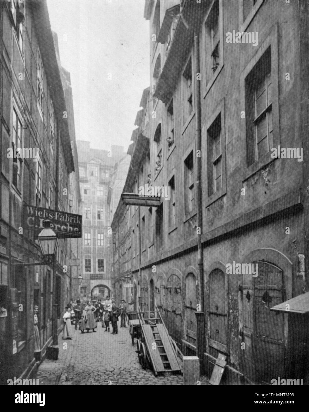 . Deutsch: Quandts Hof a Lipsia, Ritterstraße Nr. 10 / Nikolaistraße Nr, 24 vor 1896. Dieser Hof musste Oelßners dem Hof weichen. prima del 1896. Hermann Walter (1838-1909) 1034 Quandts Hof Lipsia vor 1896 Foto Stock