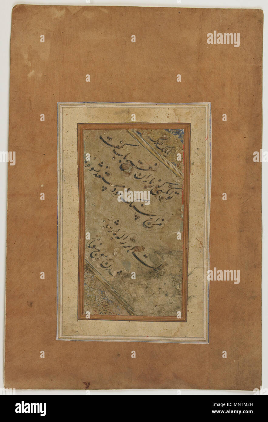 Русский: Четверостишие о божественном милосердии Français : quartina sur la miséricorde divine inglese: quartina sulla Divina Misericordia 中文: 神的仁慈四行诗 Português: Quadra sobre un piedade divina العربية: رباعية في الرحمة الإلهية Español: Cuarteta sobre la Divina Misericordia . Русский: В этом каллиграфическом фрагменте содержится рубаи (четверостишие, выполненное пятистопным ямбом), несколько слов из которого были утрачены из-за повреждения водой. Стихотворение начинается с к обращения Богу, как к 'Ya Malak al-Muluk' (Царю Царей), после чего милосердие Господа восхваляется подобно проливному дождю, которы Foto Stock