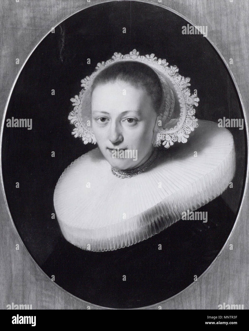 Inglese: Ritratto di una donna . Questo oggetto è indicizzato in RKDimages, database dell'Istituto olandese per la storia dell'arte, al di sotto del riferimento 37901. Čeština | English | français | македонски | Nederlands | +/- . 1633. 1049 Rembrandt - Ritratto di una donna nel collare di macina e diadema Cap Foto Stock