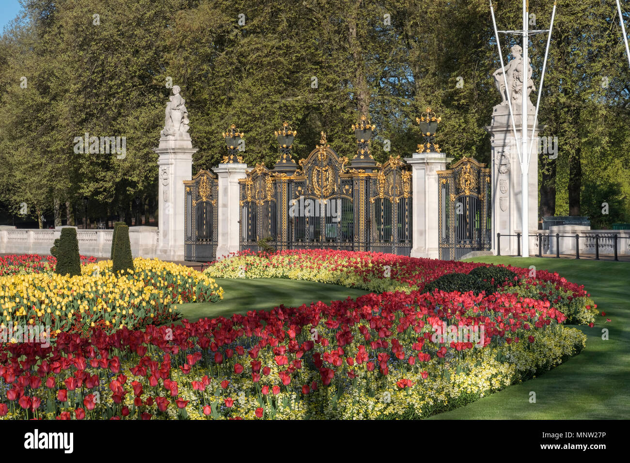 Canada porta d'ingresso al parco verde in primavera, Buckingham Palace, London, England, Regno Unito Foto Stock