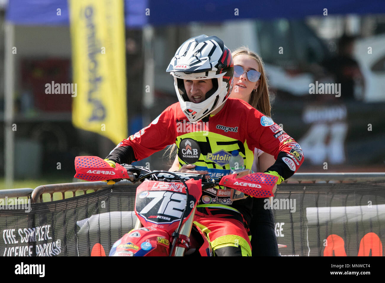 Dock di Preston, Lancashire. Il 19 maggio 2018. La crema della British Motocross talento sarà tenuto al circuito a Preston Docks nel Lancashire per la Michelin MX cittadini. Il "cittadini" offre un intero weekend di gare con 26 gare su due giorni e le classi di servizio catering per SW/BW 85, MXY1 e 2, MX1 e MX2 Clubman destra attraverso la Pro MX1 e MX2 'più veloce 40'; lo stadio è impostato per un'azione-ricco programma del campionato britannico racing alla sommità del suo gioco. Credito: Cernan Elias/Alamy Live News Foto Stock