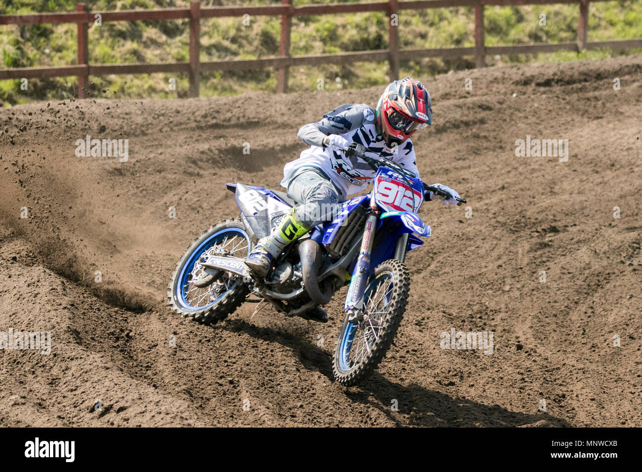 Dock di Preston, Lancashire. Il 19 maggio 2018. La crema della British Motocross talento sarà tenuto al circuito a Preston Docks nel Lancashire per la Michelin MX cittadini. Il "cittadini" offre un intero weekend di gare con 26 gare su due giorni e le classi di servizio catering per SW/BW 85, MXY1 e 2, MX1 e MX2 Clubman destra attraverso la Pro MX1 e MX2 'più veloce 40'; lo stadio è impostato per un'azione-ricco programma del campionato britannico racing alla sommità del suo gioco. Credito: Cernan Elias/Alamy Live News Foto Stock