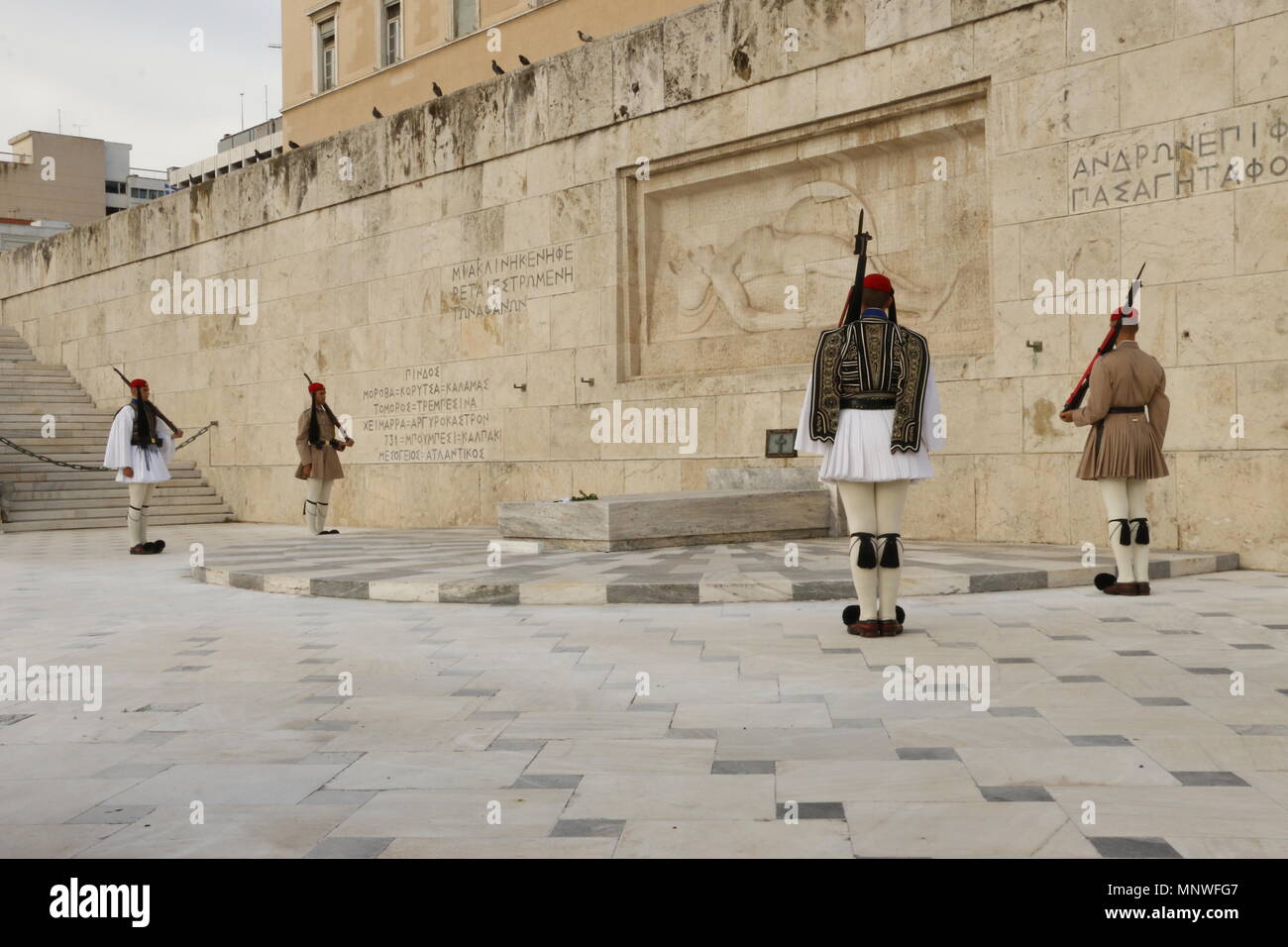 Atene. La Grecia. Il 19 maggio 2018. Le guardie presidenziali visto durante il genocidio commemorazione. Il greco pontians commemorare il 353.000 vittime del Greco Ponziano genocidio da parte della Turchia da 1914-1923 nel centro di Atene. Credito: SOPA Immagini limitata/Alamy Live News Foto Stock