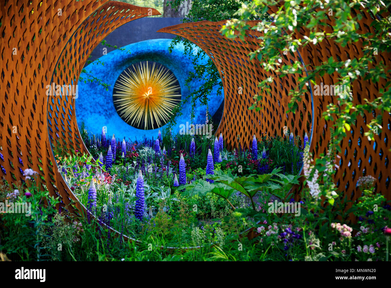 Londra, Regno Unito. Il 20 maggio 2018. Il David Harbor e Savills giardino disegnato da Nic Howard. I preparativi sono a buon punto per l'inizio del Chelsea Flower Show. Foto: Bettina Strenske/Alamy Live News Foto Stock