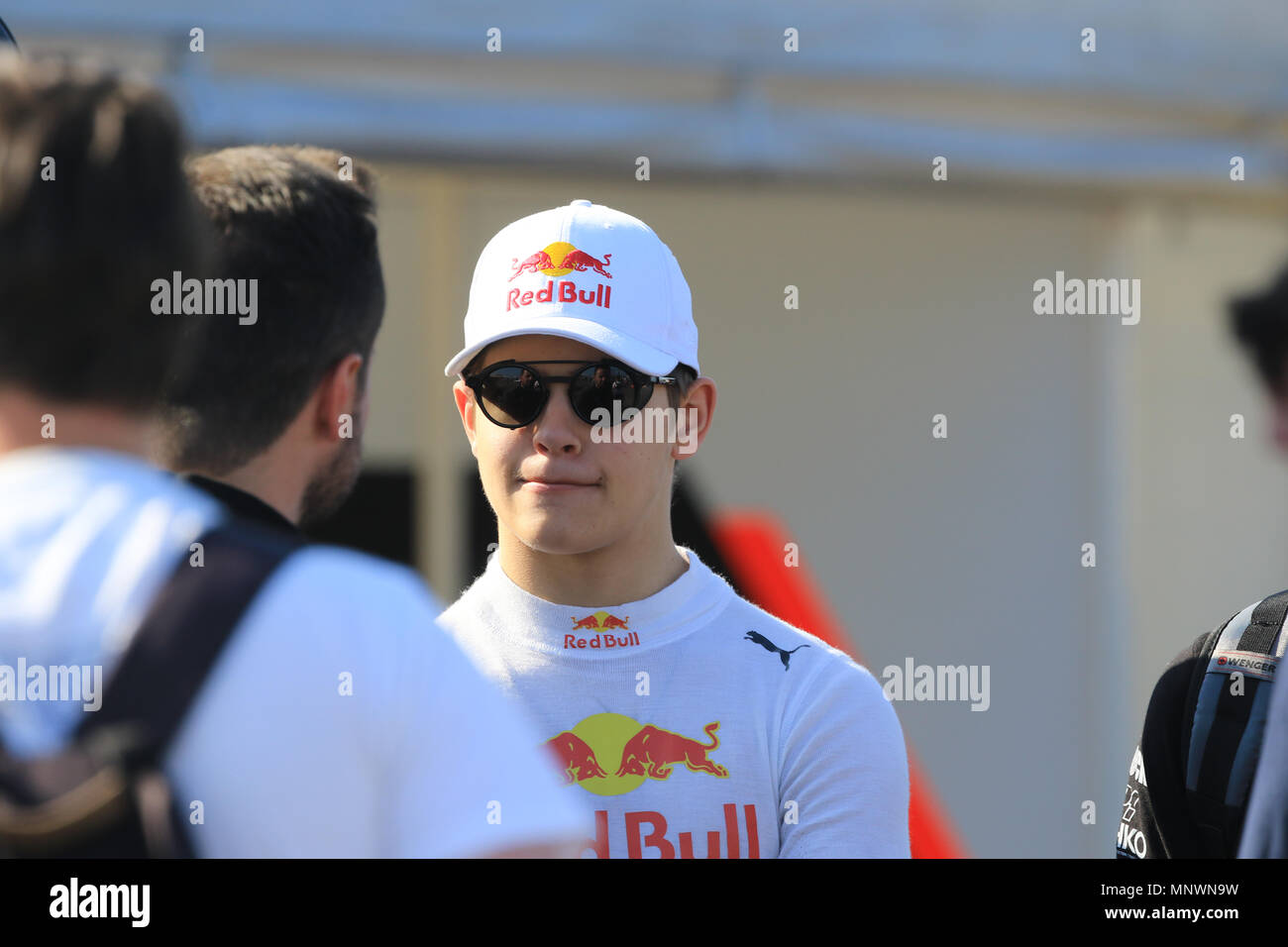 Silverstone, Regno Unito. Il 20 maggio 2018. Neil Verhagen (Tech 1 Racing) parla al suo compagno di squadra nel paddock del credito: Parentesi Raval/Alamy Live News Foto Stock