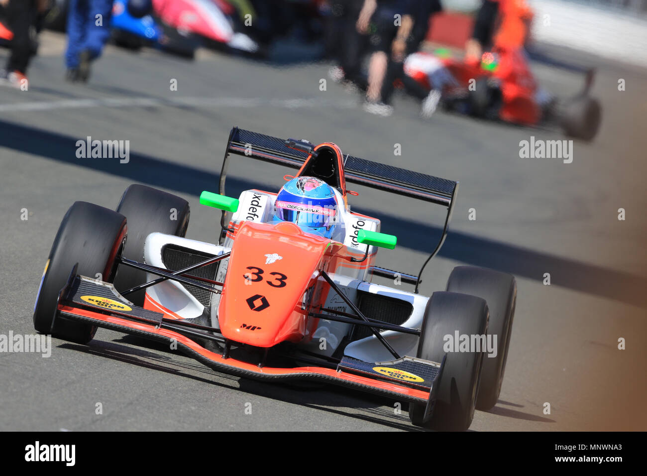 Silverstone, Regno Unito. Il 20 maggio 2018. Max Defourny (MP Motorsport) lasciando la pitlane per andare fuori per le qualifiche 2 di Silverstone per la Formula Renault Eurocup 2.0 Credito: Parentesi Raval/Alamy Live News Foto Stock