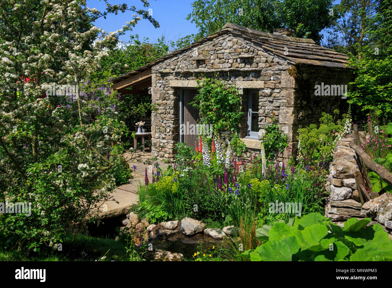 Londra, Regno Unito. Il 20 maggio 2018. Il Benvenuto a Yorkshire visualizza giardino disegnato da Mark Gregory. I preparativi sono a buon punto per l'inizio del Chelsea Flower Show. Foto: Bettina Strenske/Alamy Live News Foto Stock