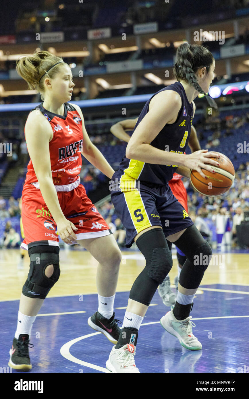 L'O2 Arena, Londra, 20 maggio 2018. Eseguire le tensioni alta nell'WBBL donna basket finaliste Play-Off tra Sevenoak Suns e il Leicester piloti donna Squad. Questa è la terza volta che la donna PLay-Off finali si sono tenuti presso la sede dell'evento. La Sevenoaks Suns vincere 69-44. Credito: Imageplotter News e sport/Alamy Live News Credito: Imageplotter News e sport/Alamy Live News Foto Stock