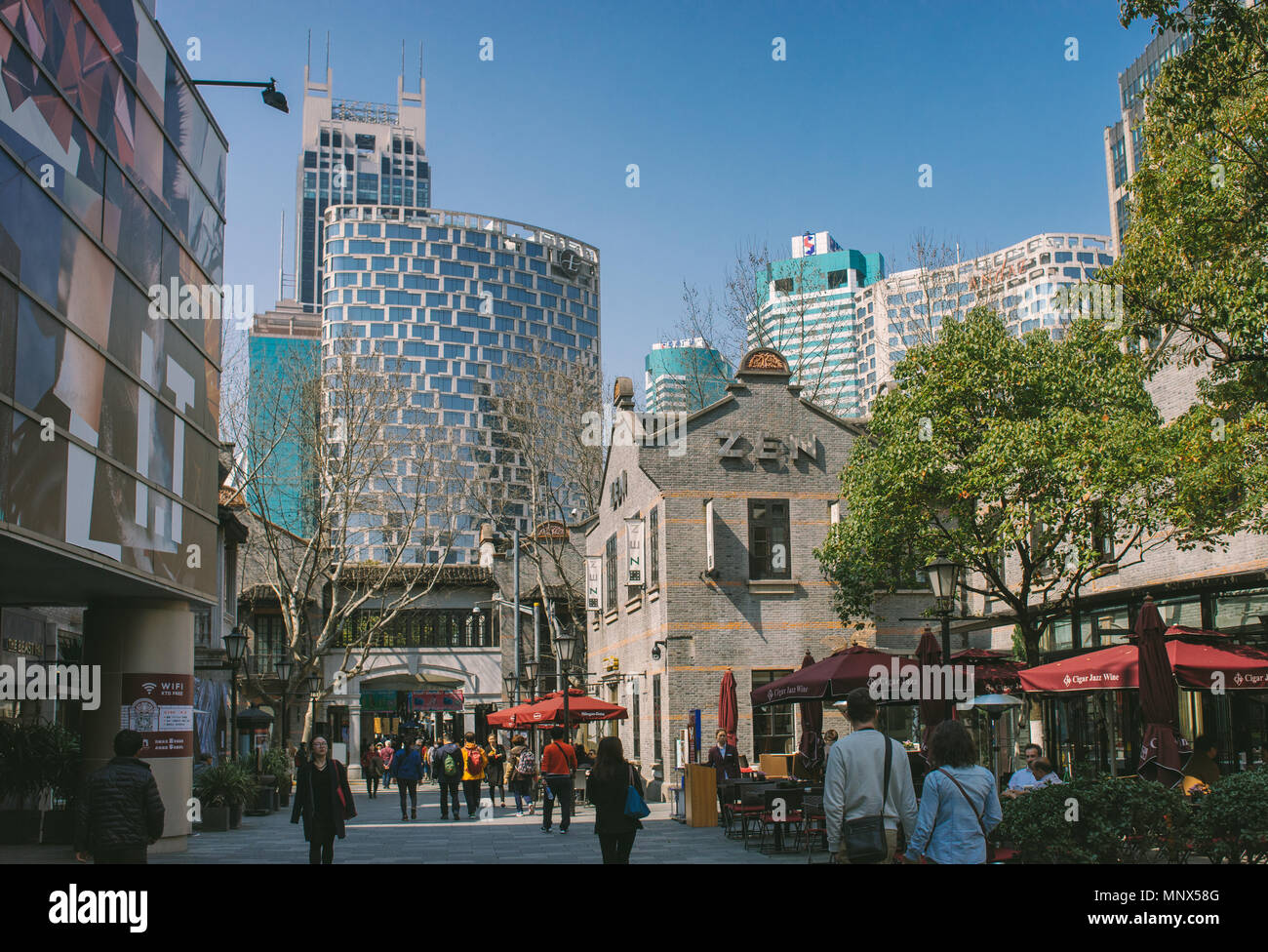 Xintiandi, Shanghai, per lo shopping e il quartiere di intrattenimento. Foto Stock