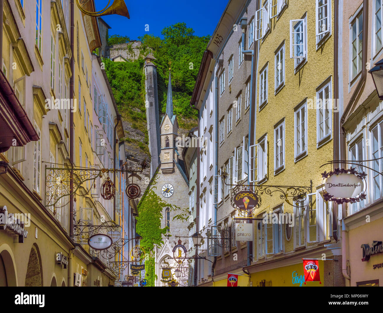 Getreidegasse a Salisburgo, Austria, Europa Foto Stock