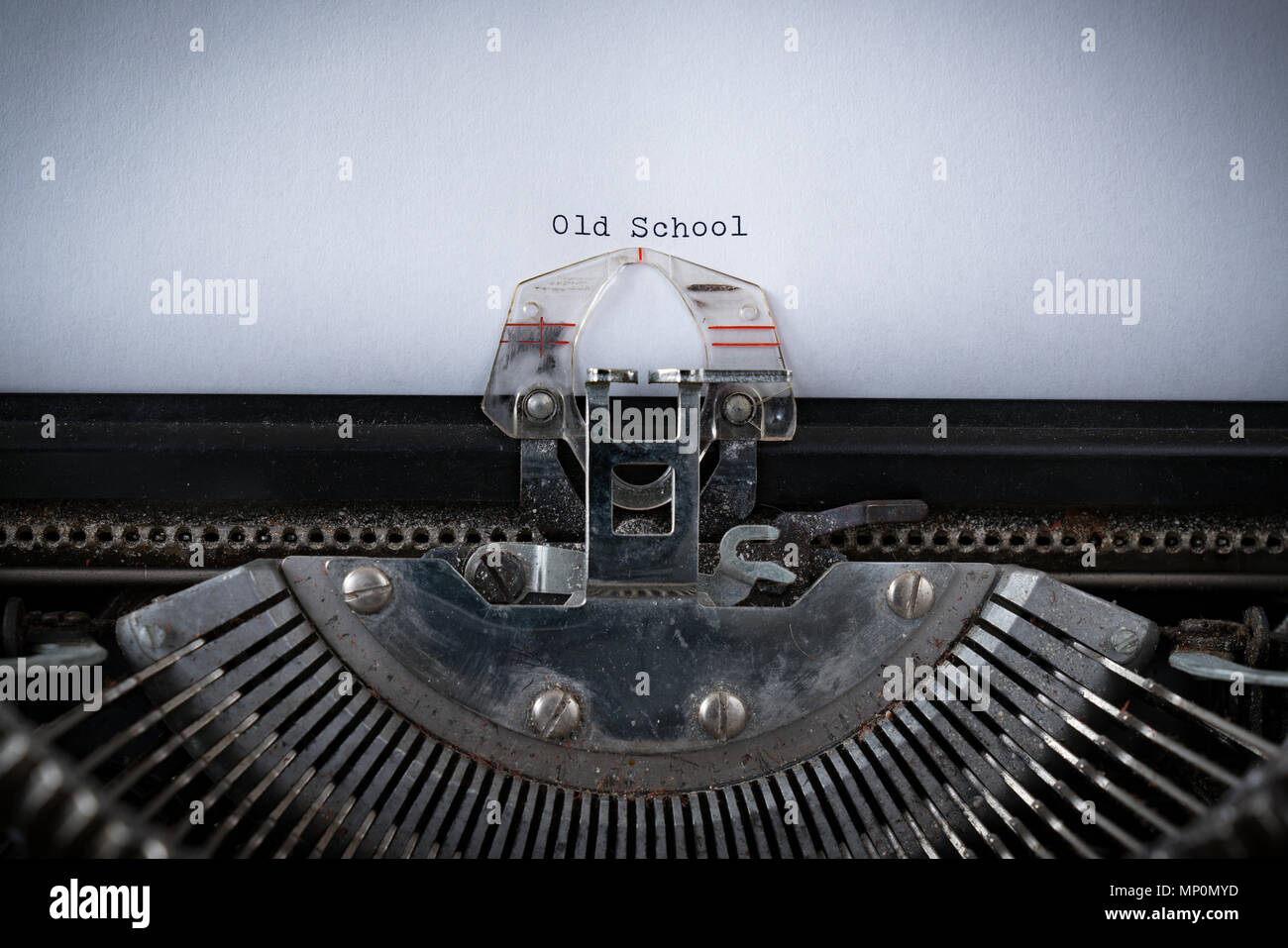 La frase della vecchia scuola digitata su una vecchia macchina da scrivere Foto Stock