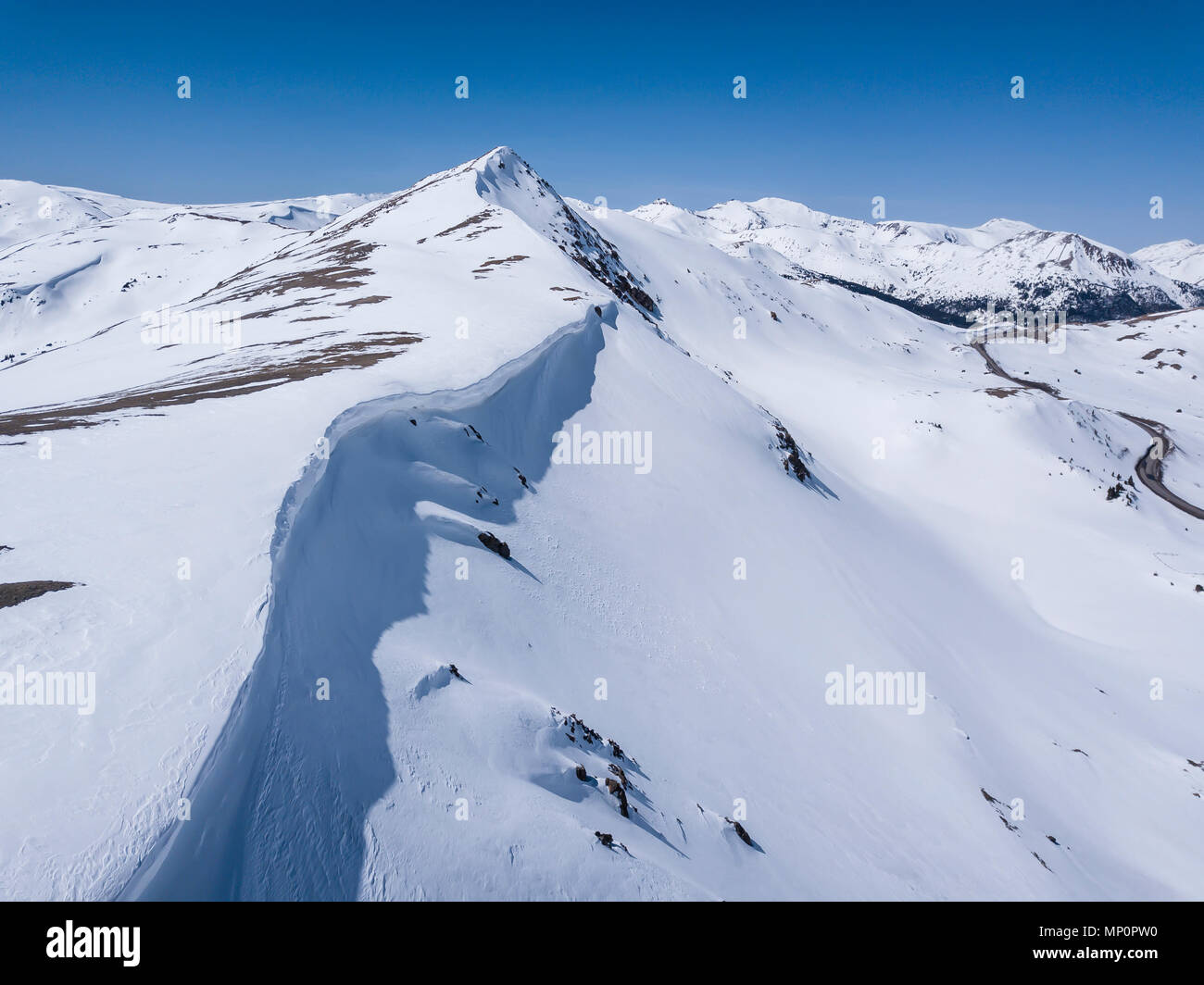 Mountain top cornice al Loveland Pass, Colorado, USA Foto Stock