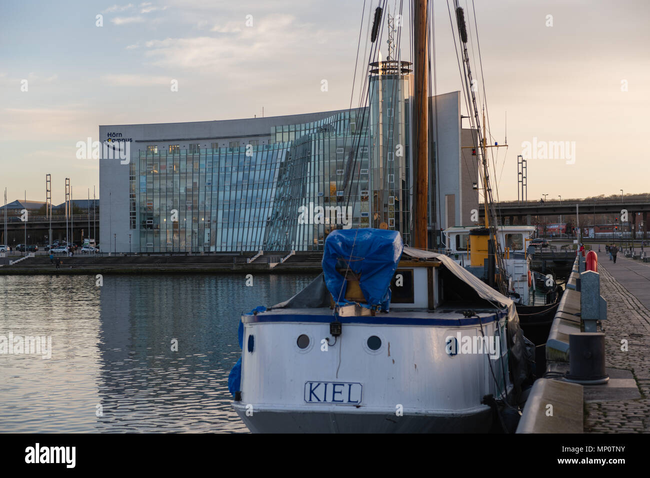 "Campus Hörn', un edificio di uffici, alla fine del fiordo di Kiel, Kieler Foerde, Kiel, Schleswig-Holstein, Germania Foto Stock