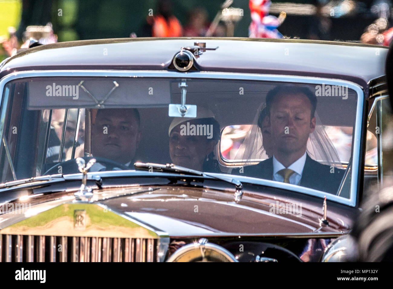 19 Maggio 2018 - Prima del Royal Wedding nel castello di Windsor per il principe Harry, Meghan Markle della madre, Ragland Doria, percorsa con lei al castello di Windsor in auto. Doria è stata fotografata a piangere in auto. Foto Stock