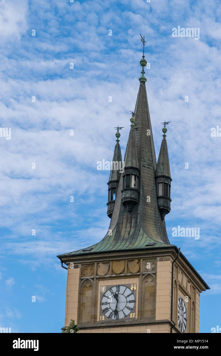 Città vecchia casa acqua torre con orologio a Praga Foto Stock