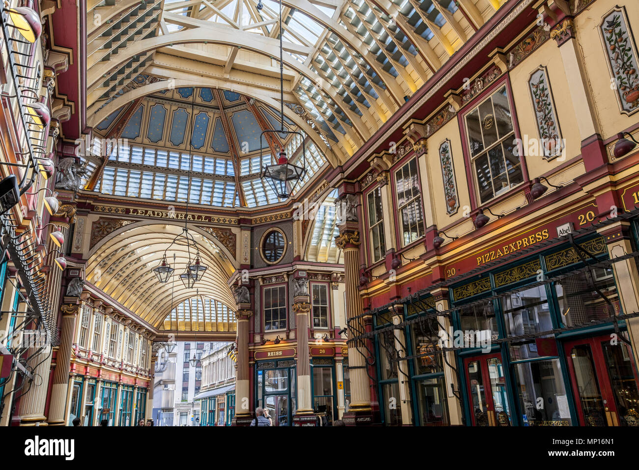 Leadenhall Market nella City di Londra, progettato da Horace Jones nel 1881 Foto Stock