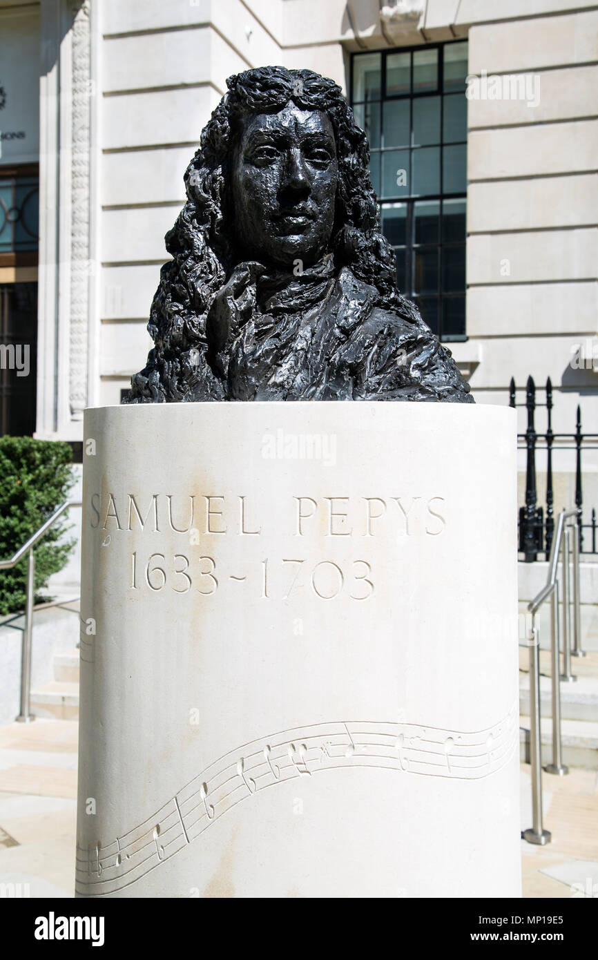Busto di Samuel Pepys nel Seething Lane giardino, città di Londra, Regno Unito Foto Stock