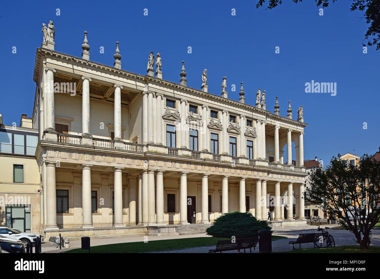 Vista generale di Palazzo Chiericati in Piazza Matteotti (1550), da Andrea Palladio, Vicenza, Italia Foto Stock