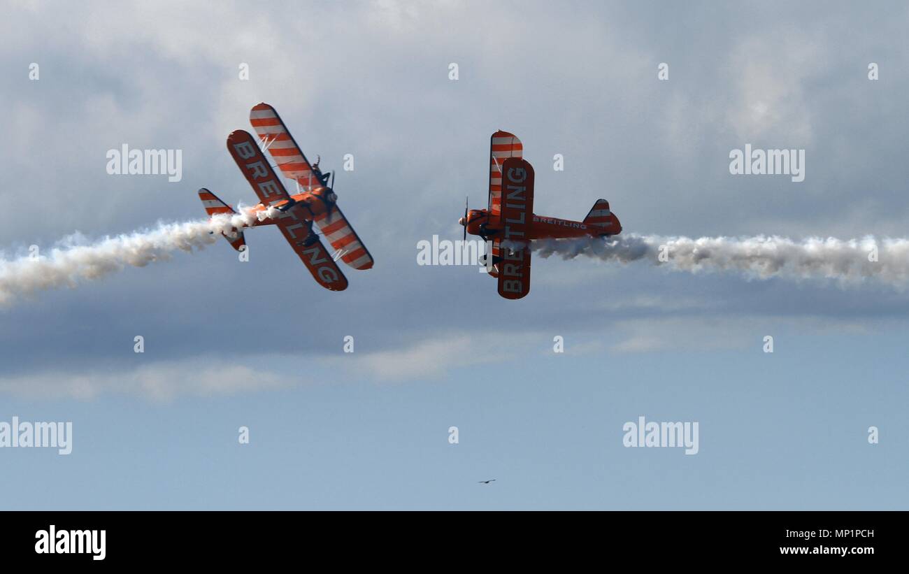 Rhyl, Regno Unito, Breitling wingwalkers eseguire aerobatic display in rhyl airshow di credito, Ian Fairbrother/Alamy Foto Stock