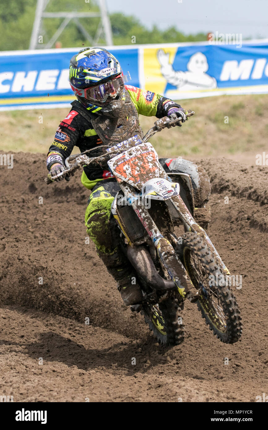 Dock di Preston, Lancashire. Il 20 maggio 2018. La crema della British Motocross talento sarà tenuto al circuito a Preston Docks nel Lancashire per la Michelin MX cittadini. Il "cittadini" offre un intero weekend di gare con 26 gare su due giorni e le classi di servizio catering per SW/BW 85, MXY1 e 2, MX1 e MX2 Clubman destra attraverso la Pro MX1 e MX2 'più veloce 40'; lo stadio è impostato per un'azione-ricco programma del campionato britannico racing alla sommità del suo gioco. Credito: Cernan Elias/Alamy Live News Foto Stock