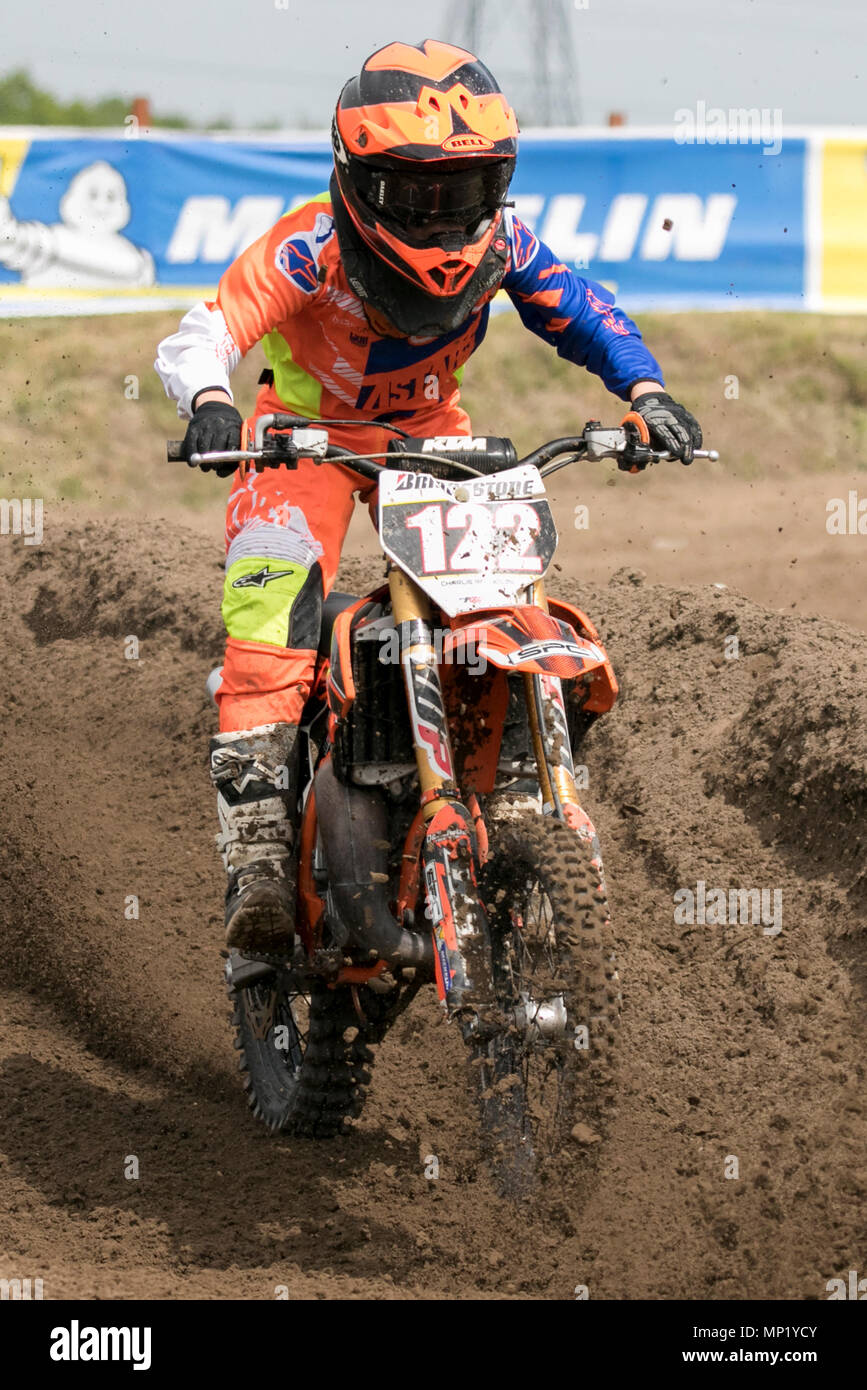 Dock di Preston, Lancashire. Il 20 maggio 2018. La crema della British Motocross talento sarà tenuto al circuito a Preston Docks nel Lancashire per la Michelin MX cittadini. Il "cittadini" offre un intero weekend di gare con 26 gare su due giorni e le classi di servizio catering per SW/BW 85, MXY1 e 2, MX1 e MX2 Clubman destra attraverso la Pro MX1 e MX2 'più veloce 40'; lo stadio è impostato per un'azione-ricco programma del campionato britannico racing alla sommità del suo gioco. Credito: Cernan Elias/Alamy Live News Foto Stock