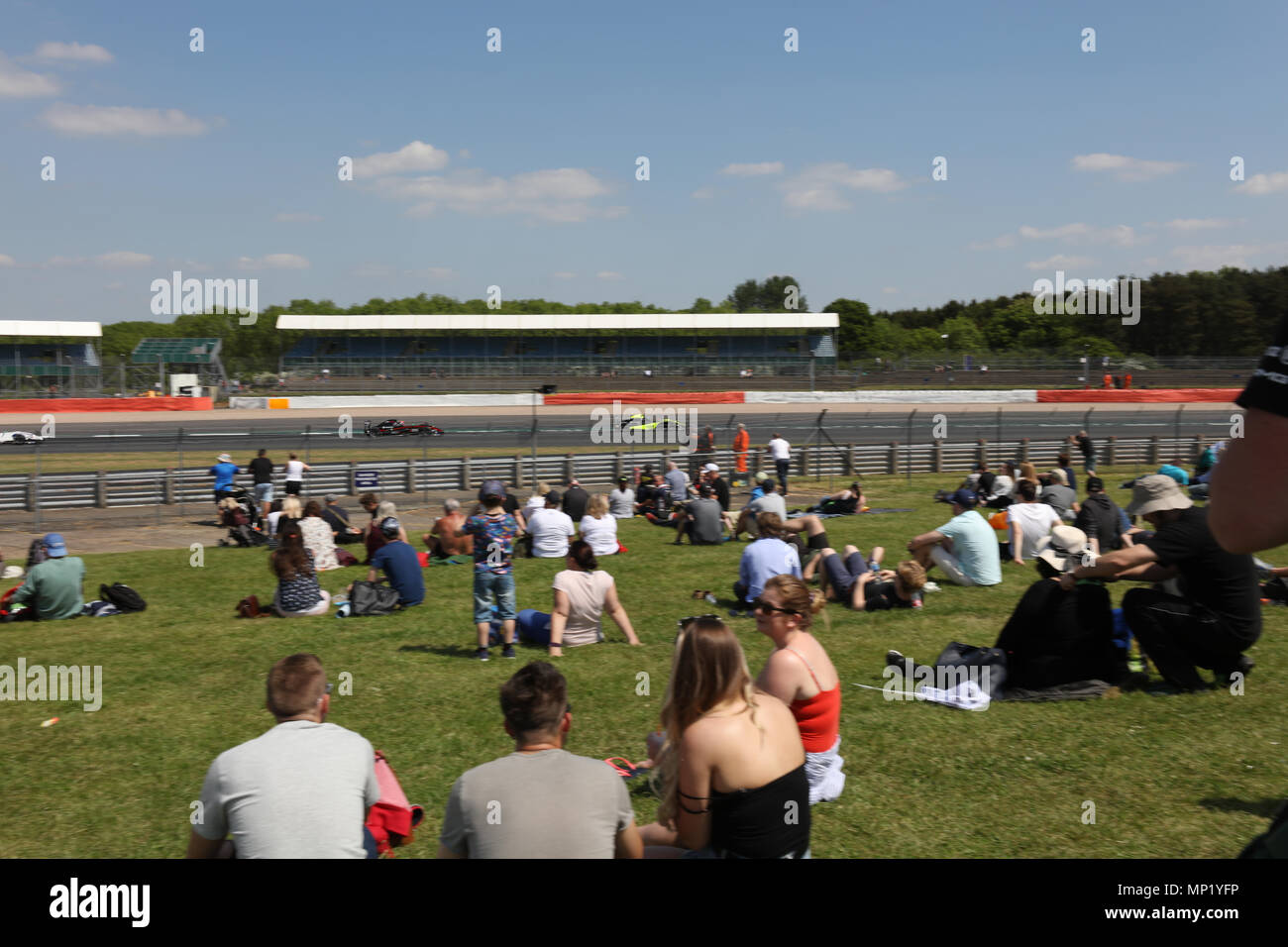 Silverstone, Regno Unito. Il 20 maggio 2018. Spettatori assistere alla gara 2 sessione per la Formula Renault Eurocup 2.0 Credito: Parentesi Raval/Alamy Live News Foto Stock