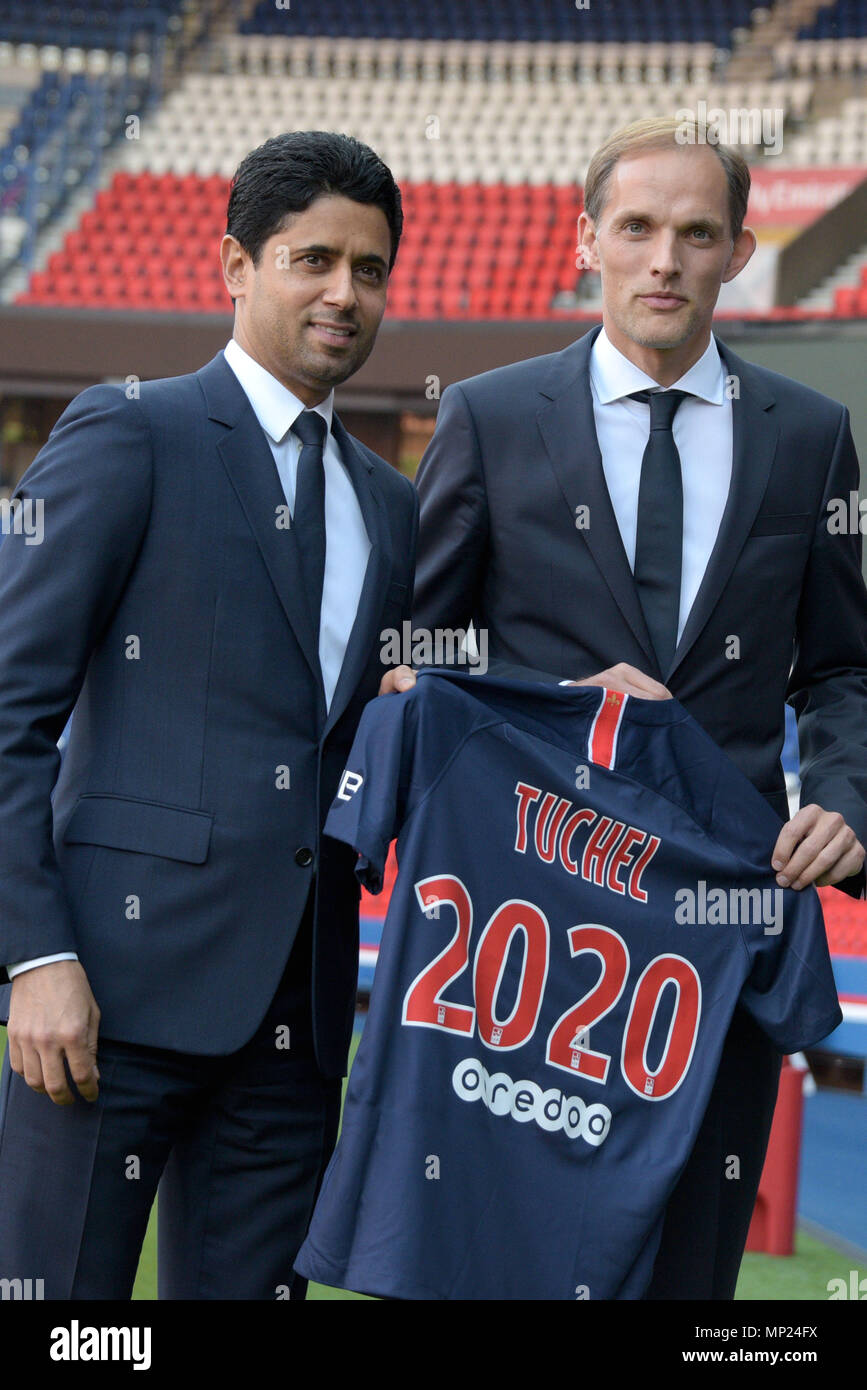 Nuovo allenatore del PSG Thomas Tuchel (R) e PSG presidente Nasser Al Khelaifi visto durante la conferenza stampa del Paris Saint Germain presso il Parc des Princes. Foto Stock