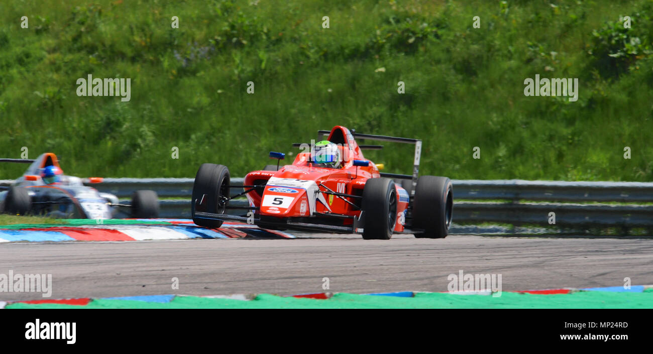 Andover, Hampshire, Regno Unito. Il 20 maggio 2018. Patrik Pasma (Arden) racing a Thruxton gara circuito durante la F4 campionato britannico, Andover, Hampshire, Regno Unito. Con la più alta velocità media di ogni traccia ha visitato dal Btcc Thruxton 2,4 miglia di circuito fornisce alcuni dei più forti emozioni in motor sport e si è guadagnato la reputazione di essere un vero posto di via. Nel 1993 Damon Hill ha guidato una Williams auto di Formula Uno in tutto il circuito ad una velocità media di 147km/h e i conducenti possono raggiungere 186km/h. Credito: Michael Preston/Alamy Live News Foto Stock